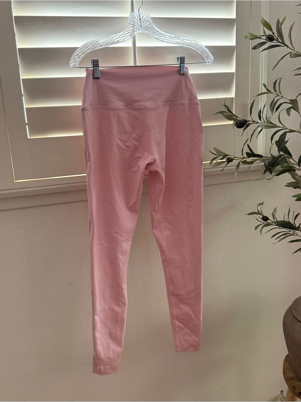 Set active formcloud pipe leggings and cloud training cami in blush - Picture 6 of 9